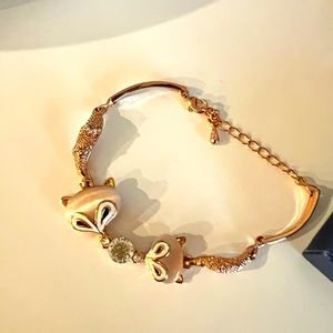 Delicate fox bracelet with gift box included size 6.7